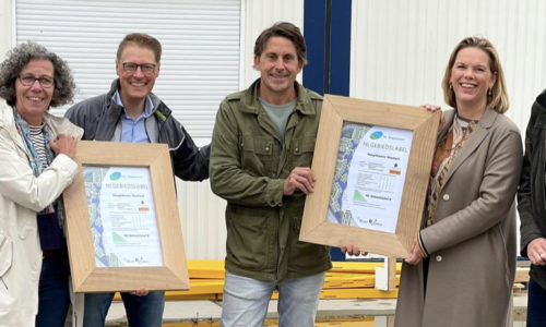 Op de foto: Wethouder Marlies Volten (gemeente Teylingen) Gert-Jan Hanekamp (Heijmans), Lodewijk, Yvonne van der Hulst (Van der Hulst bouwbedrijf) en wethouder Arno van Kempen (gemeente Teylingen).