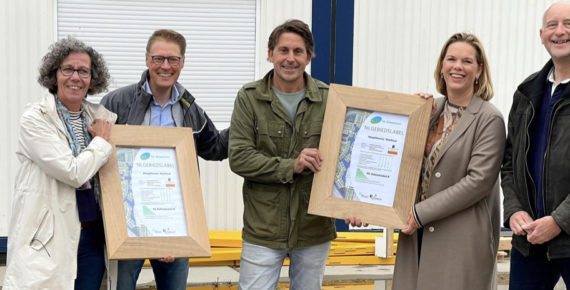 Op de foto: Wethouder Marlies Volten (gemeente Teylingen) Gert-Jan Hanekamp (Heijmans), Lodewijk, Yvonne van der Hulst (Van der Hulst bouwbedrijf) en wethouder Arno van Kempen (gemeente Teylingen).